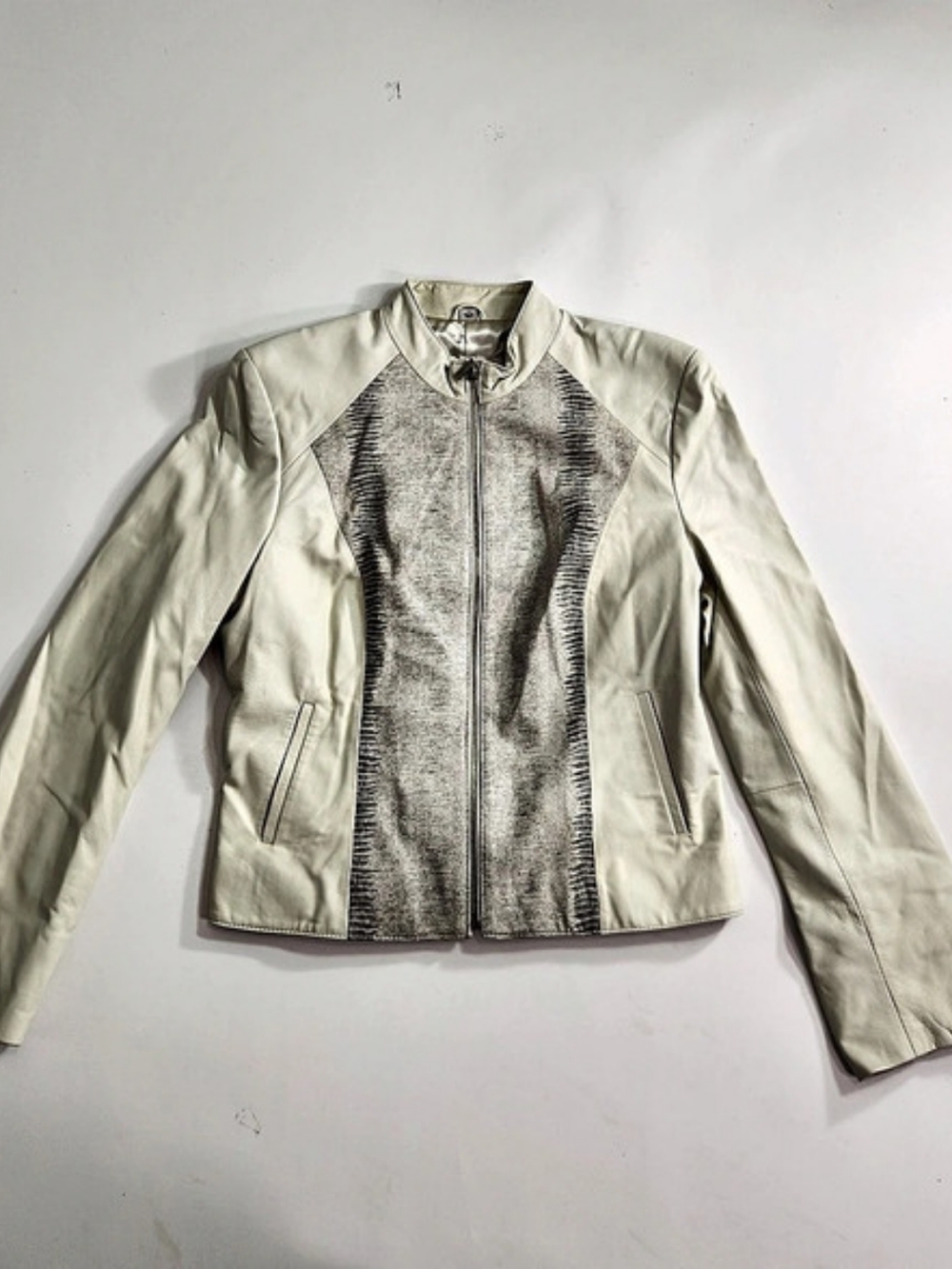 Pamela McCoy Women’s Size M Light Gray Leather Snake Skin Print Jacket 1C